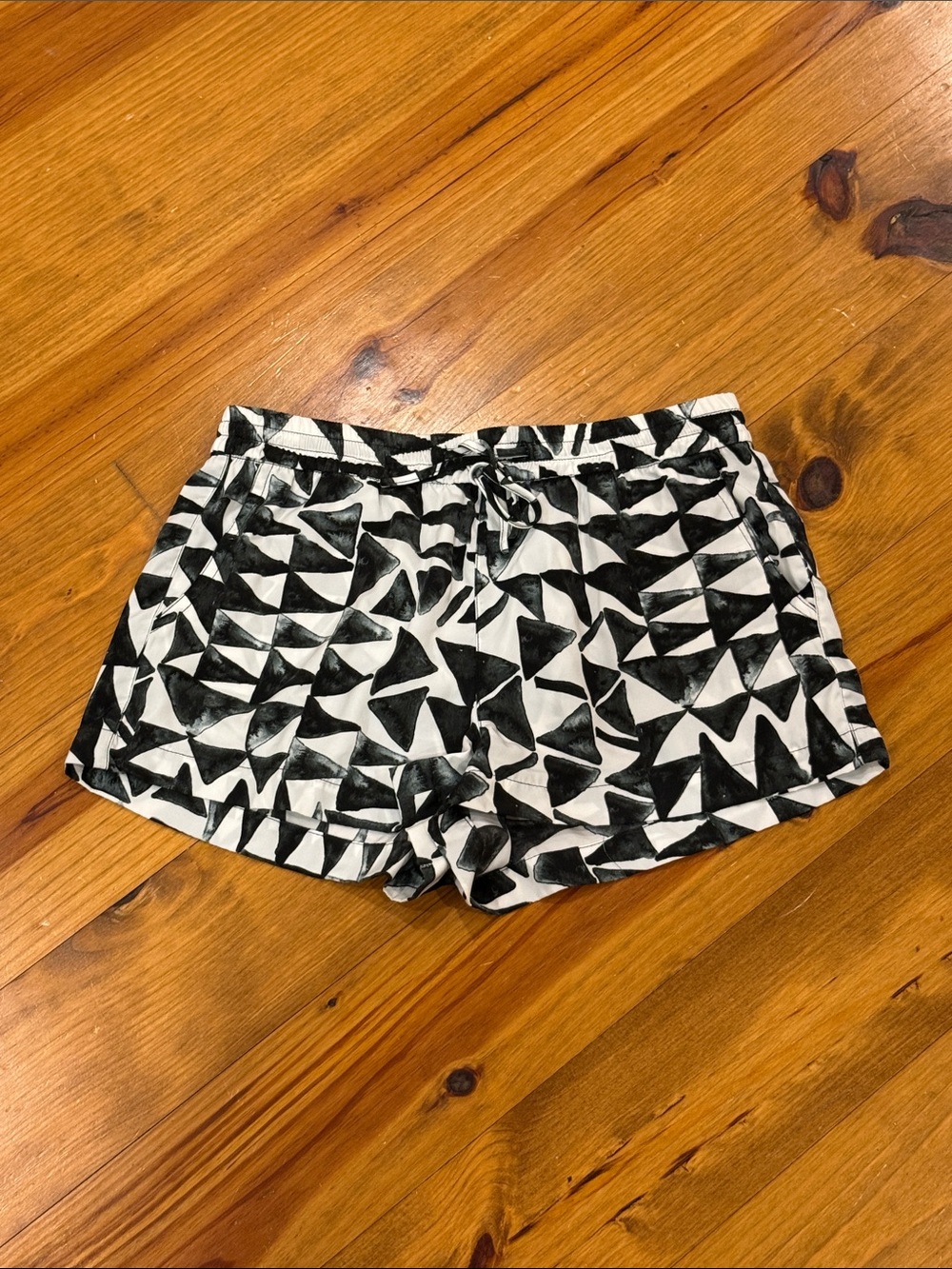Jack by BB Dakota Black & White Geometric Athletic Shorts